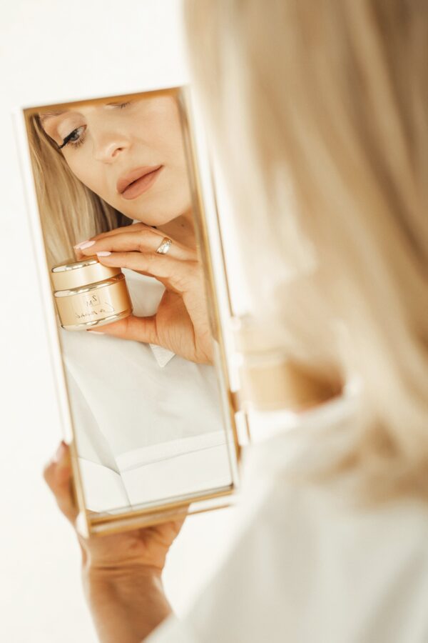 Lamani nagų poligelis