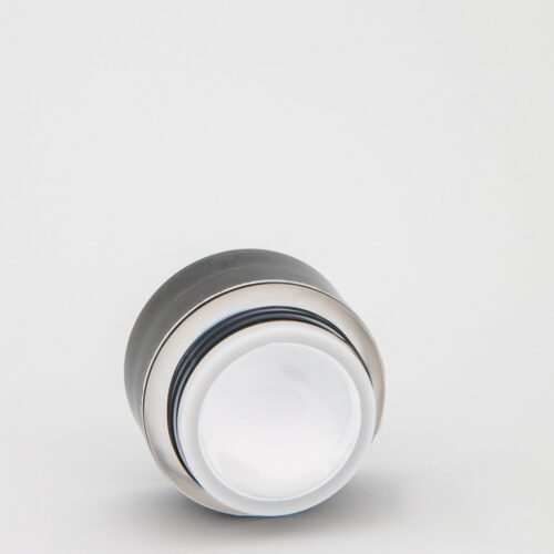 Baltas nagų gelis prancūziškam manikiūrui