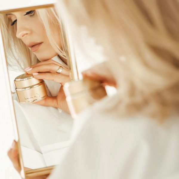 2La-mani-golden-mirror-1-scaled-qq6daxmxjv1y7afldlhxge6d6ekdzlt3li0l8mxu9c